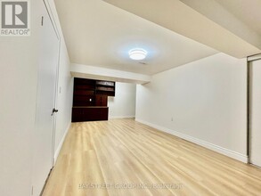 23 Beardmore Crescent in Toronto, ON - Building Photo - Building Photo