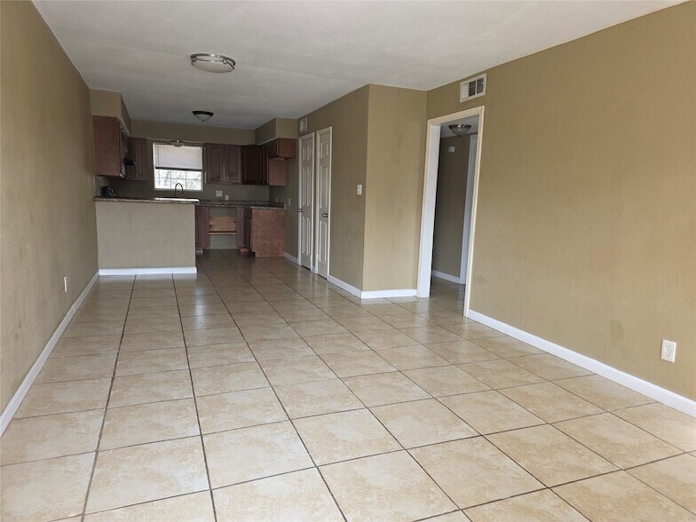 1502 Oleander in La Marque, TX - Building Photo