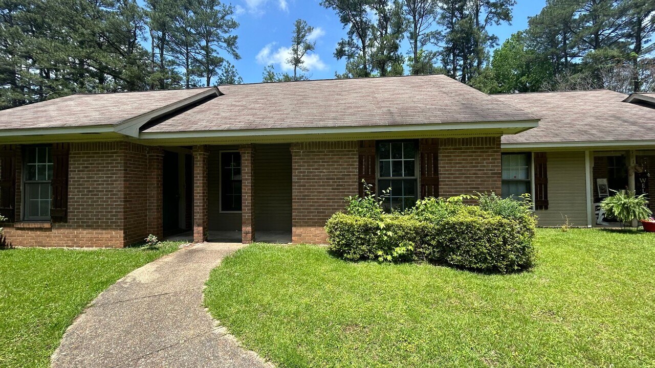 103 Briarwood Cir in Tupelo, MS - Building Photo