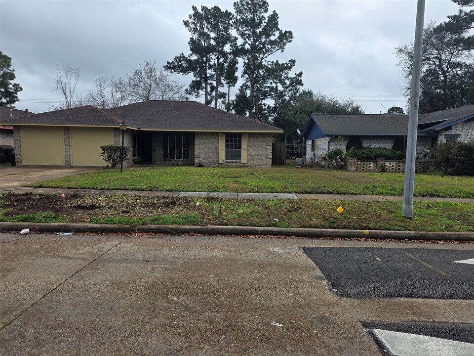 9626 Guest St in Houston, TX - Building Photo