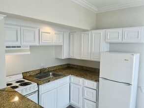 311 W Ashley St, Unit 1401 in Jacksonville, FL - Foto de edificio - Building Photo