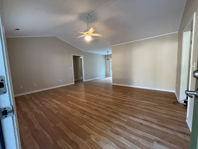 114 Belvedere Dr in Holly Ridge, NC - Foto de edificio - Building Photo