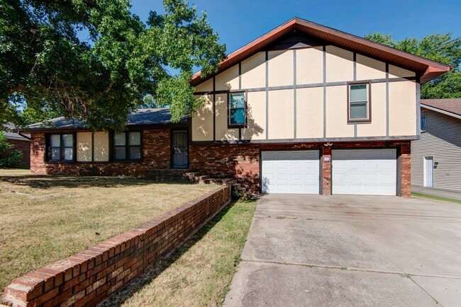 3839 N Stewart Ave in Springfield, MO - Building Photo - Building Photo