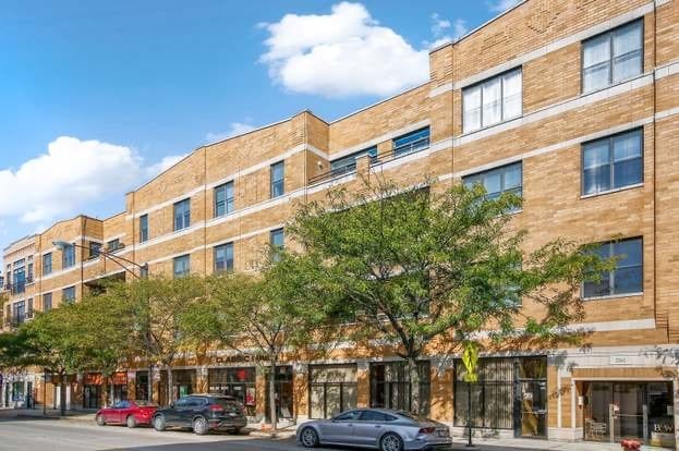 2040 W Belmont Ave, Unit 207