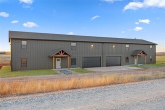 26216 N 2960 Rd in Cashion, OK - Building Photo - Building Photo