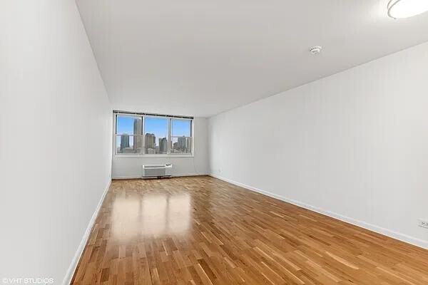 355 S End Ave in New York, NY - Building Photo