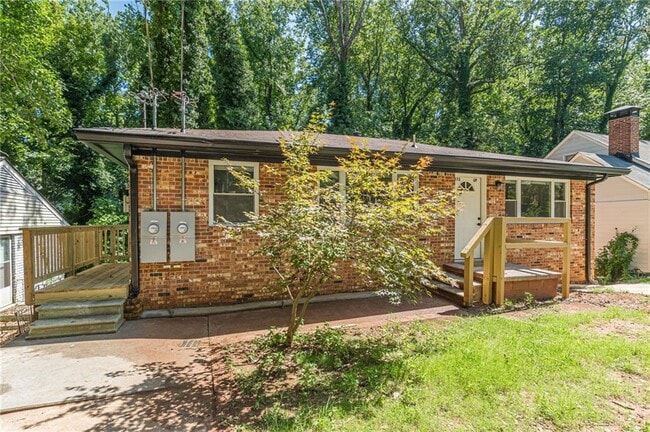 2372 Jefferson Terrace in East Point, GA - Foto de edificio - Building Photo