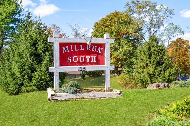 125 E Market St in Hyde Park, NY - Building Photo - Building Photo