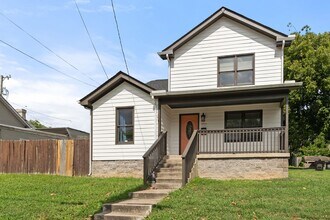 1006 10th Ave N in Nashville, TN - Building Photo - Building Photo