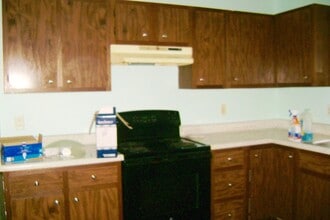 2004 10th St in Coralville, IA - Building Photo - Building Photo
