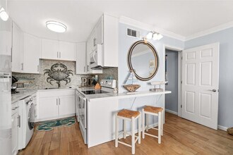 8743 Thomas Dr in Panama City Beach, FL - Foto de edificio - Building Photo