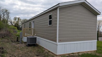 15462 Lewis Rd in Dubuque, IA - Building Photo - Building Photo