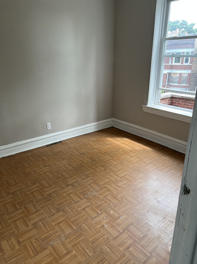 3940 W Gladys Ave, Unit 2 in Chicago, IL - Building Photo - Building Photo