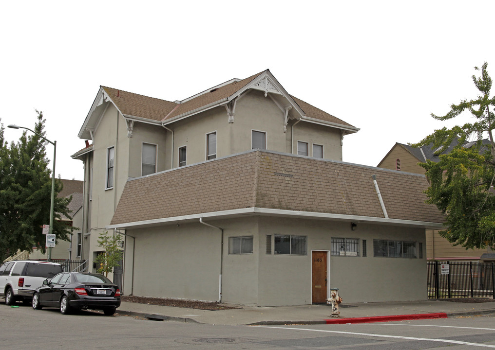 1127 Chestnut St in Oakland, CA - Building Photo