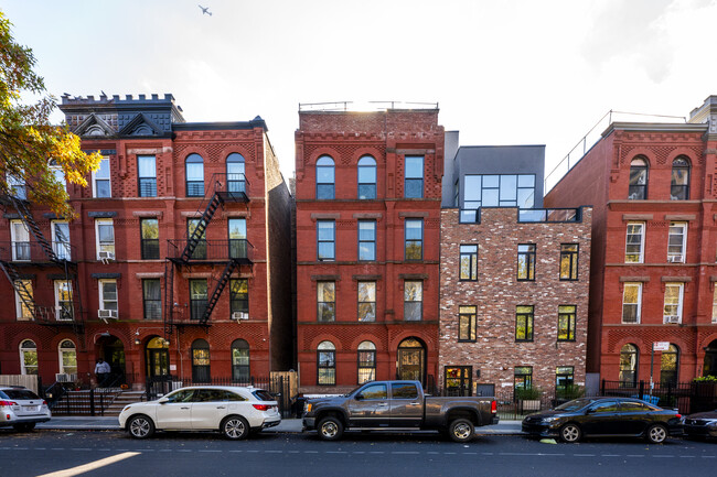 366 Lafayette Ave in Brooklyn, NY - Foto de edificio - Building Photo