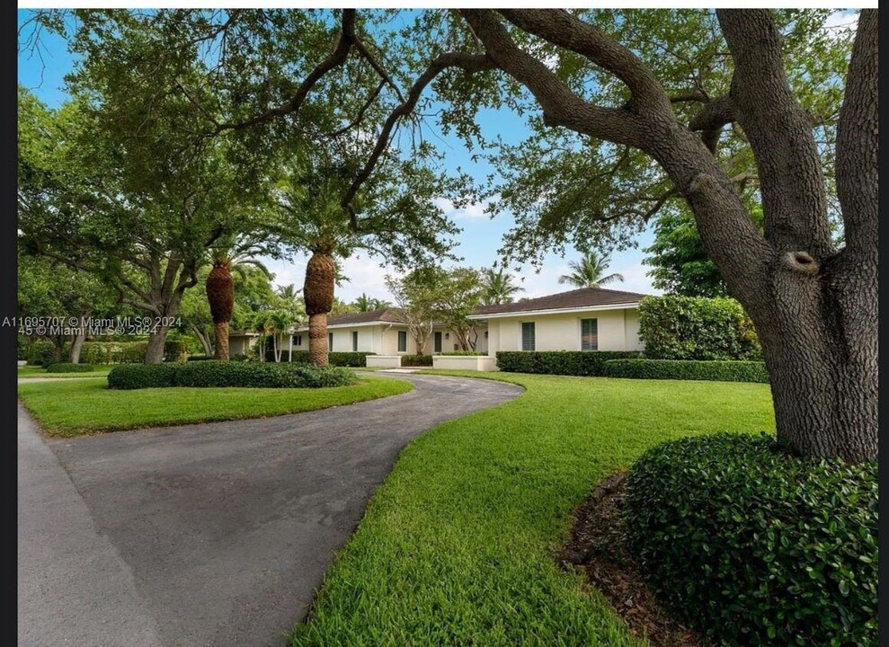 695 Solano Prado in Coral Gables, FL - Building Photo