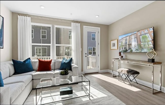 6005 Northwest Dr in Hyattsville, MD - Foto de edificio - Building Photo