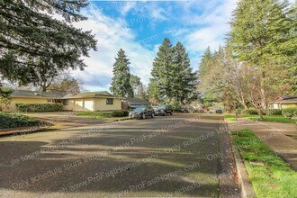 14210 SW Rochester Dr in Beaverton, OR - Building Photo - Building Photo