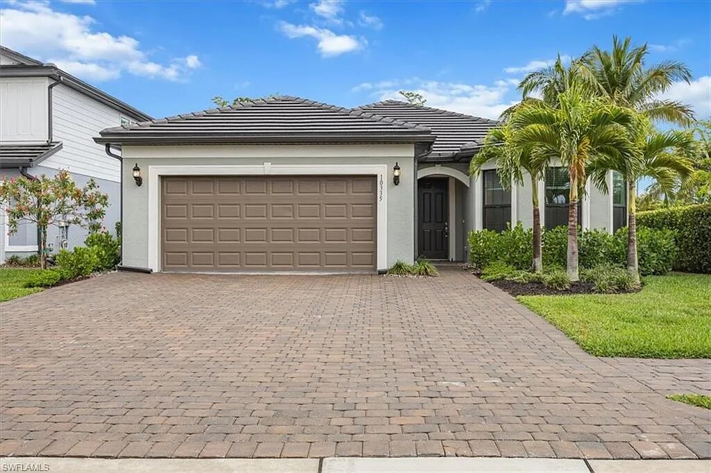 10335 Ventana Ln in Naples, FL - Building Photo