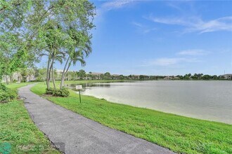 5041 Wiles Rd in Coconut Creek, FL - Building Photo - Building Photo