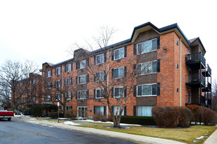 Mallard Cove in Arlington Heights, IL - Building Photo