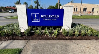 Boulevard Apartment Homes in Gretna, LA - Building Photo