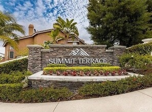 908 S Lone Pine Ln in Anaheim, CA - Building Photo - Building Photo