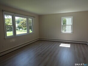 73 Soundview Rd in Ridgefield, CT - Building Photo - Building Photo
