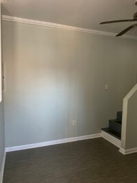 1131 W Cross St photo'