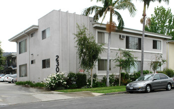 2303-2311 Merton Ave in Eagle Rock, CA - Foto de edificio - Building Photo