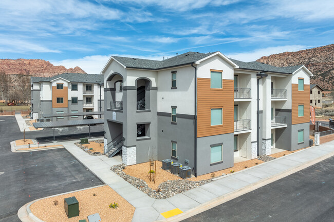 Cottonwood Village in Colorado City, AZ - Foto de edificio - Building Photo