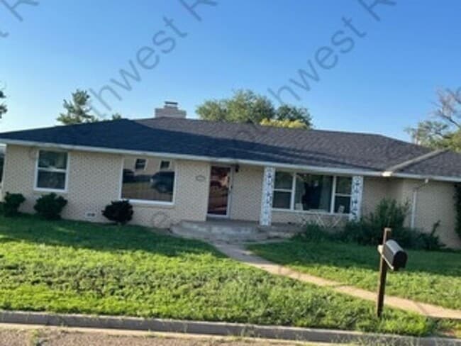 property at 612 E Tierra Blanca Rd