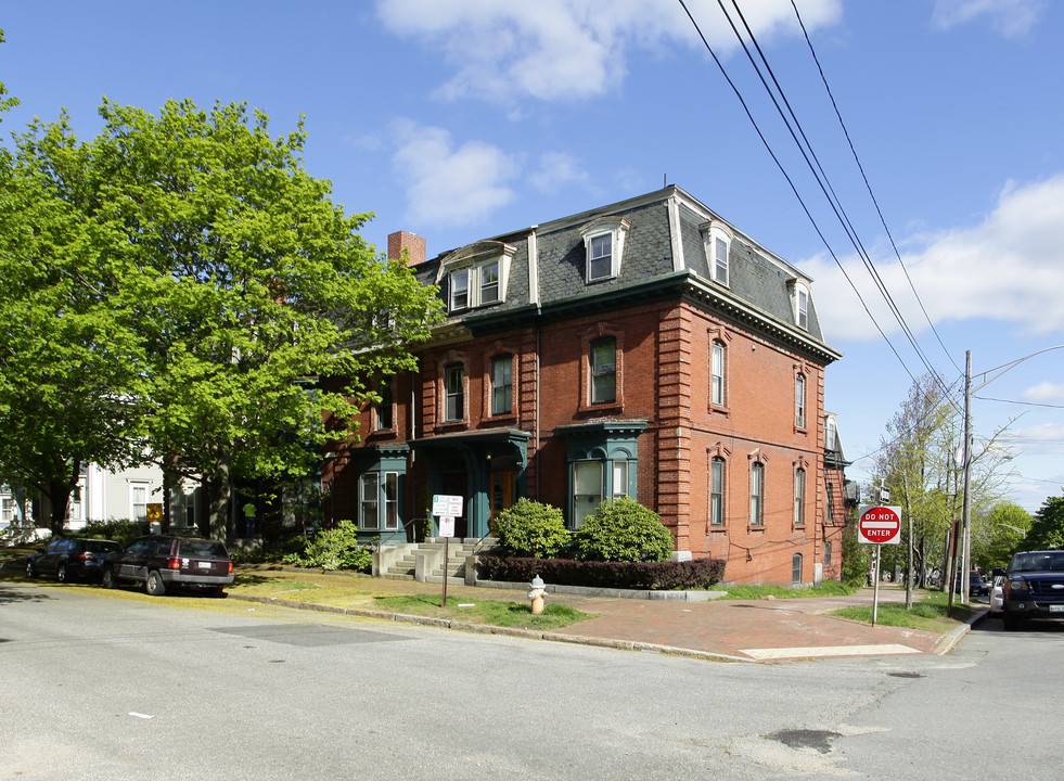 33 Deering St in Portland, ME - Building Photo