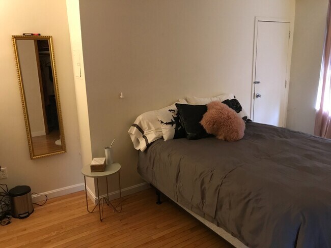 1880 Commonwealth Ave, Unit 16 in Boston, MA - Building Photo - Building Photo