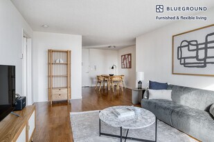 175 E 96th St in New York, NY - Building Photo