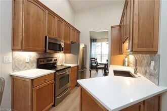 65 Silver Oaks Cir-Unit -201 in Naples, FL - Building Photo - Building Photo