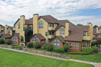 Huntington Ridge Apartments in Denver, CO - Foto de edificio - Building Photo