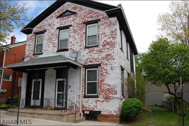 418 Wayne Street, Unit 1st Floor in Hollidaysburg, PA - Building Photo