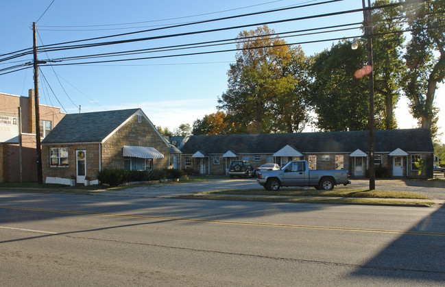 2011 Washington Blvd in Belpre, OH - Foto de edificio - Building Photo