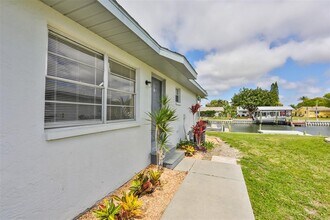 1045 Apollo Beach Blvd in Apollo Beach, FL - Building Photo - Building Photo