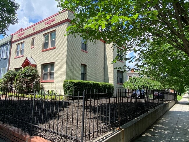 1618 Isherwood St NE, Unit 4 in Washington, DC - Building Photo - Building Photo