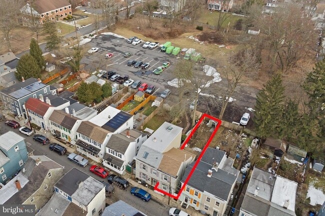 22 Thompson St in Bordentown, NJ - Foto de edificio - Building Photo