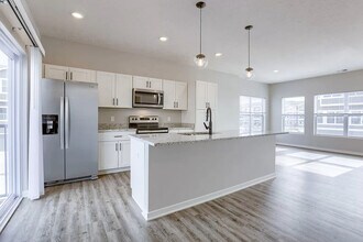 20855 R Ct in Omaha, NE - Building Photo - Building Photo