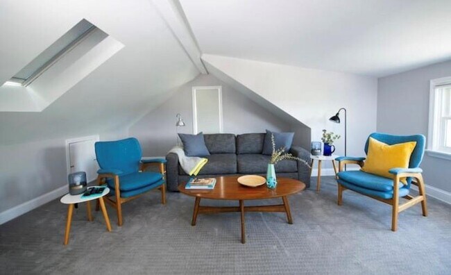 90 Wolcott Ave-Unit -1 in Middletown, RI - Building Photo - Building Photo