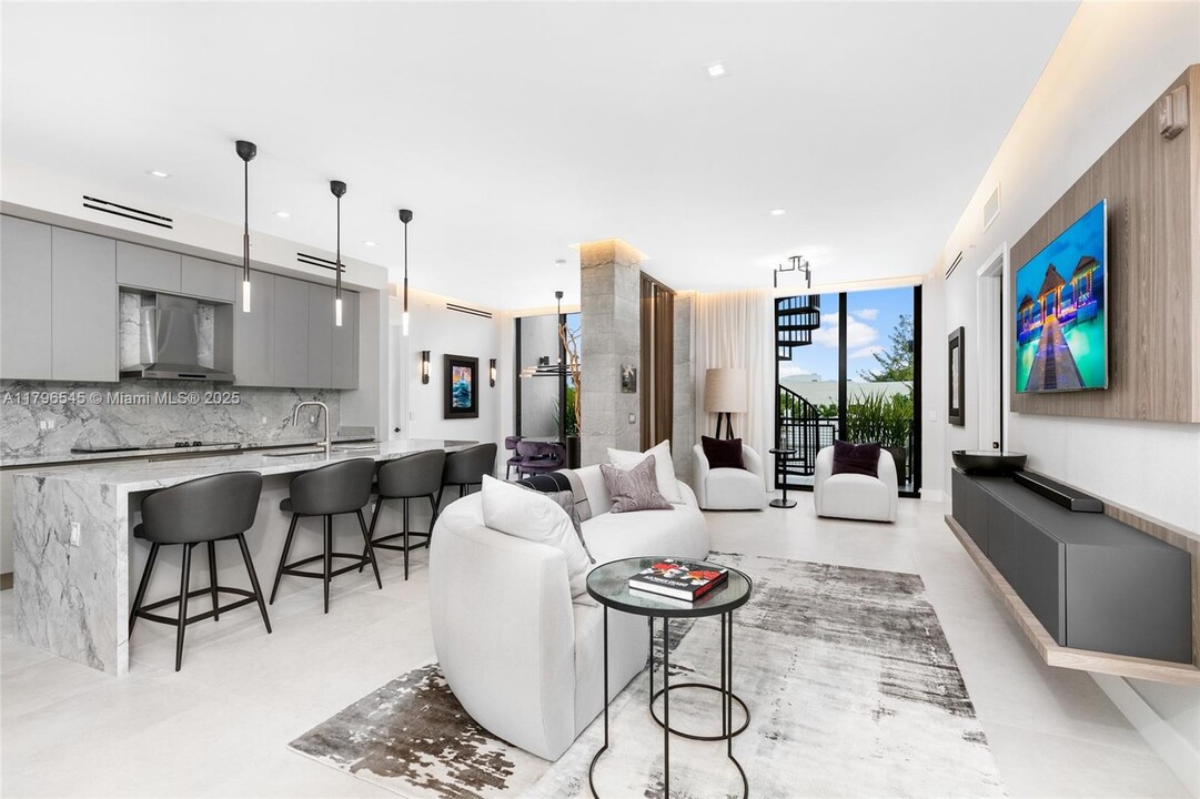 1030 15th St in Miami Beach, FL - Building Photo