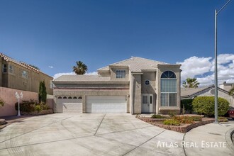 8320 Vantare Ct in Las Vegas, NV - Building Photo - Building Photo