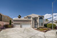 8320 Vantare Ct in Las Vegas, NV - Foto de edificio - Building Photo