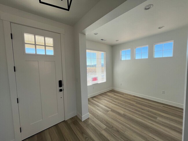 1128 W Erica Ln in Cedar City, UT - Building Photo - Building Photo