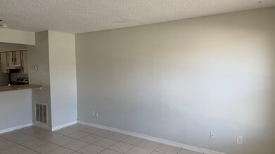 121 Cascade St in Deltona, FL - Building Photo - Building Photo