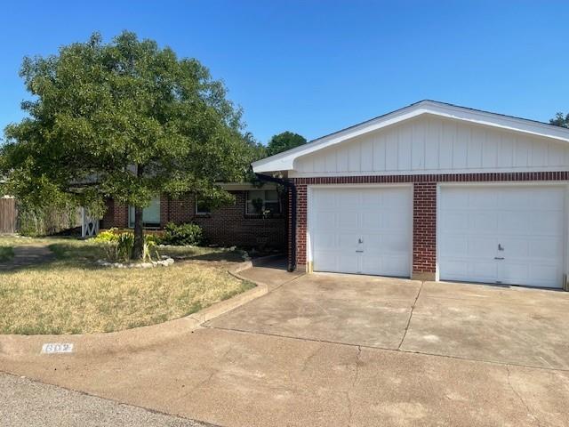 602 Doyle Springs Rd in Granbury, TX - Building Photo - Building Photo